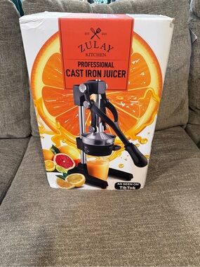 NEW Zulus Kitchen Black Cast Iron Professional Juicer - Heavy-Force Citrus Press